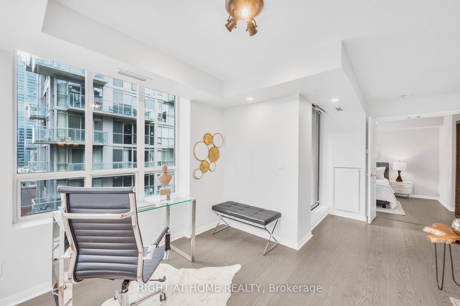 140 Simcoe St, unit 1415 for sale - image #4