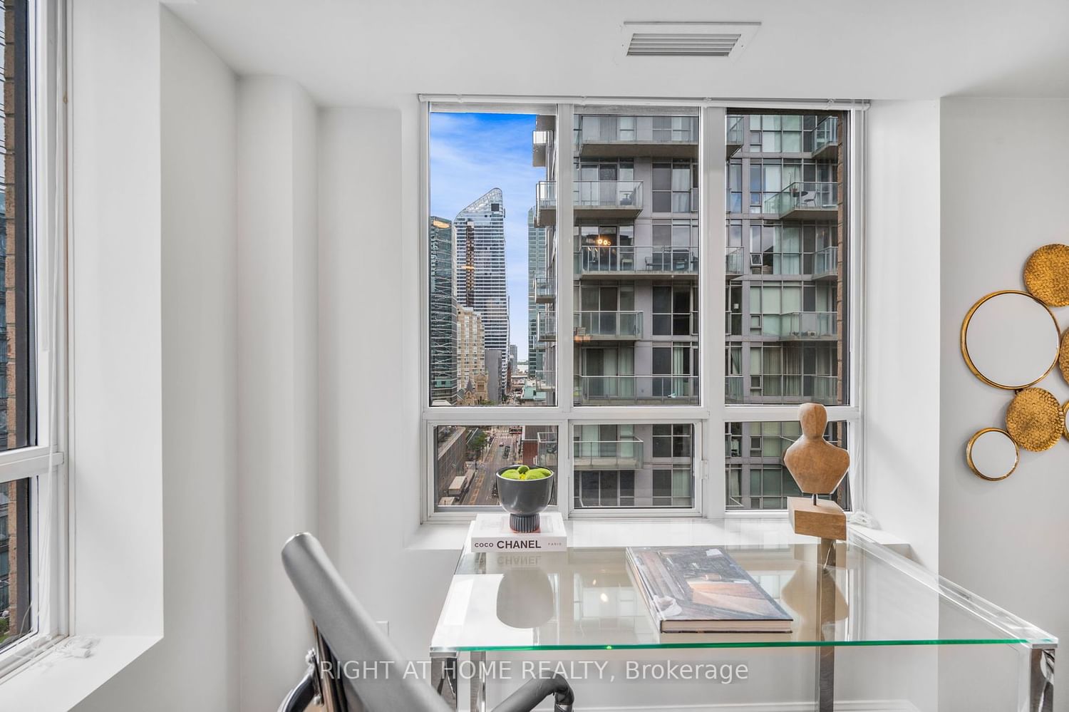 140 Simcoe St, unit 1415 for sale - image #5