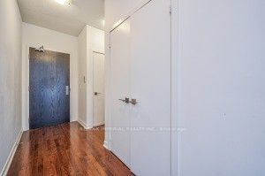 770 Bay St, unit 1008 for sale - image #3