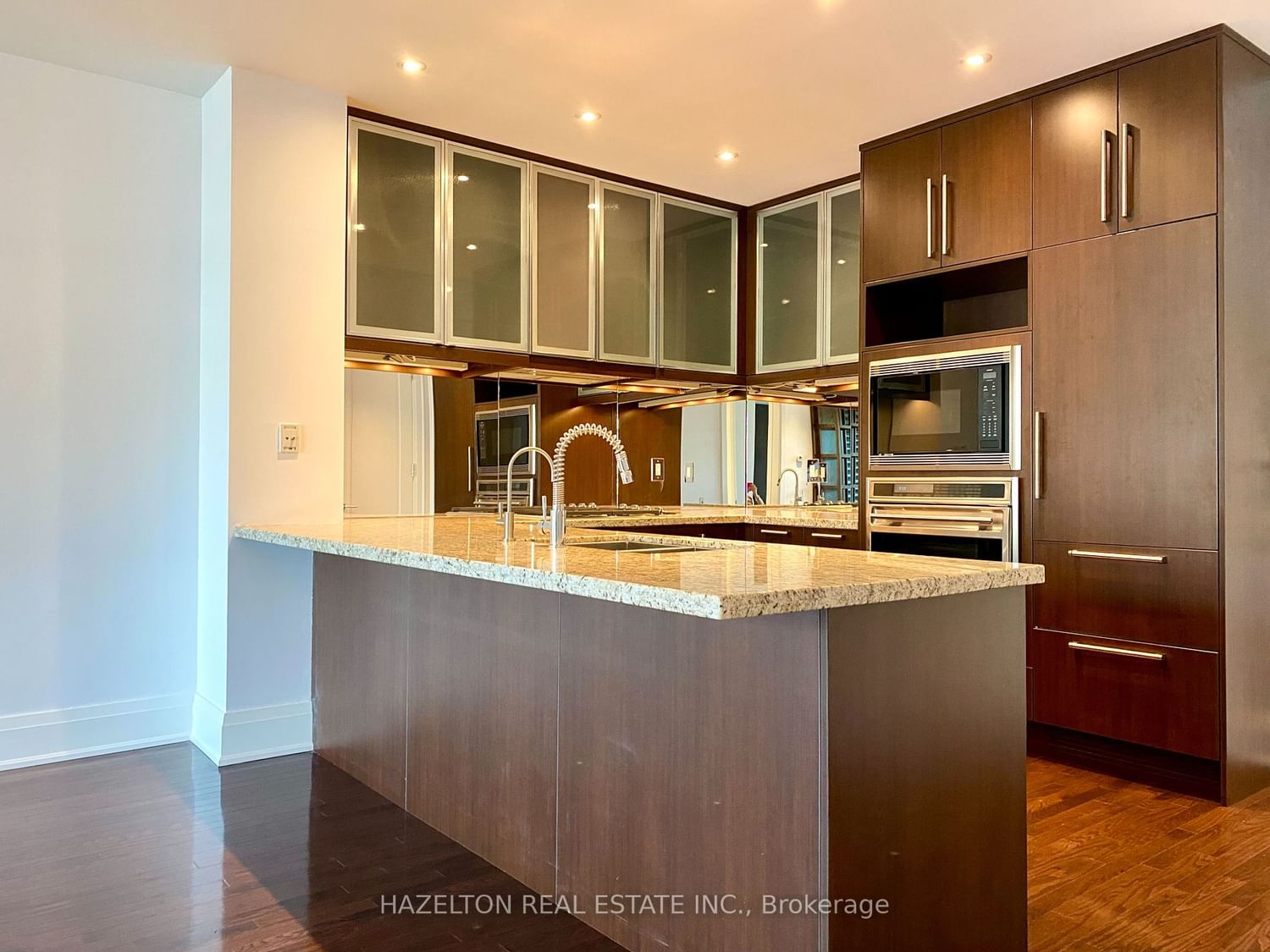 100 Yorkville Ave, unit 303 for rent - image #7