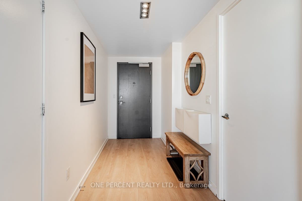 281 Mutual St, unit 1801 for sale - image #4