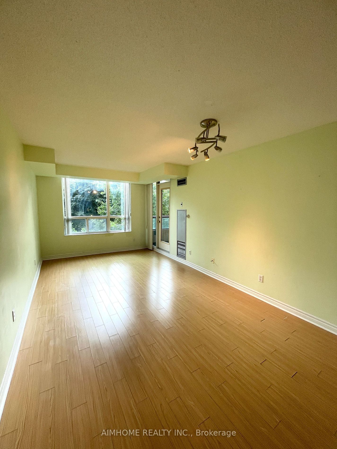 238 Doris Ave, unit 511 for rent - image #2