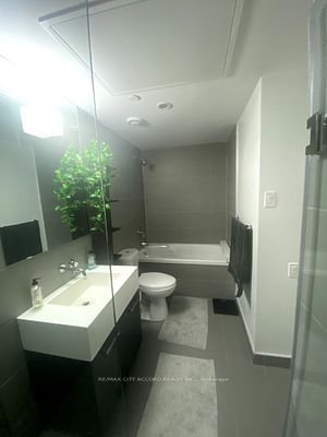 560 King St W, unit 1110 for sale - image #4