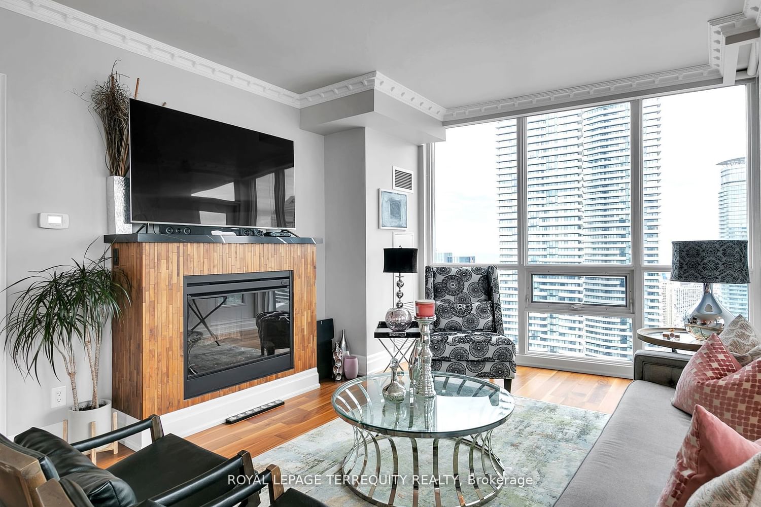 16 Harbour St, unit 4702 for sale