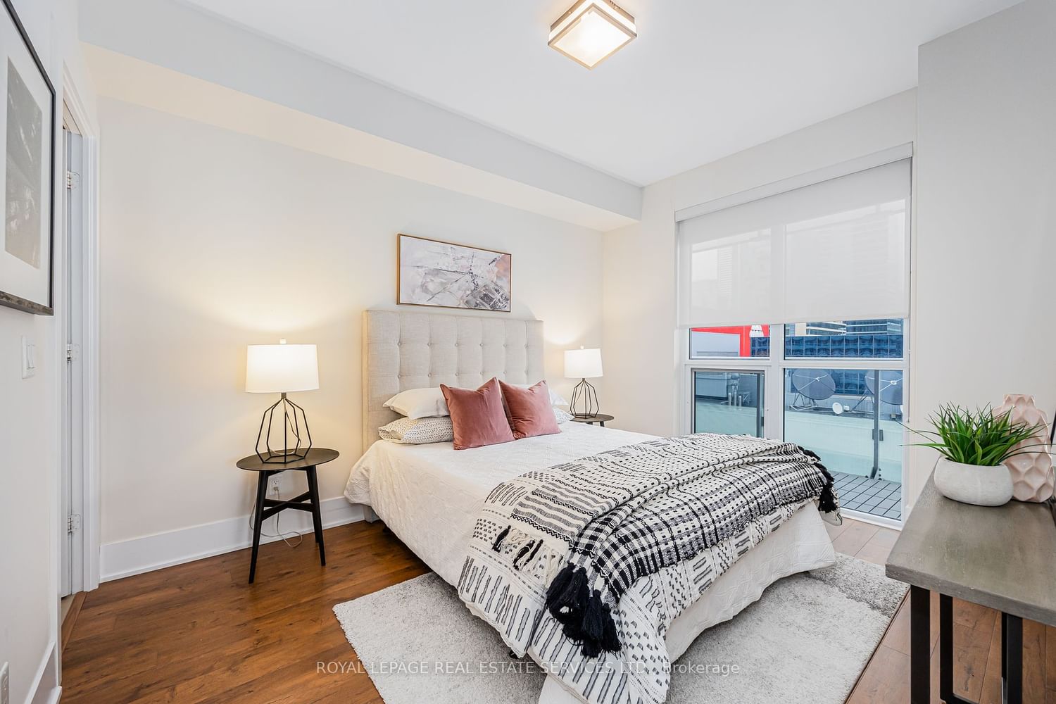 300 Front St W, unit 2011 for sale