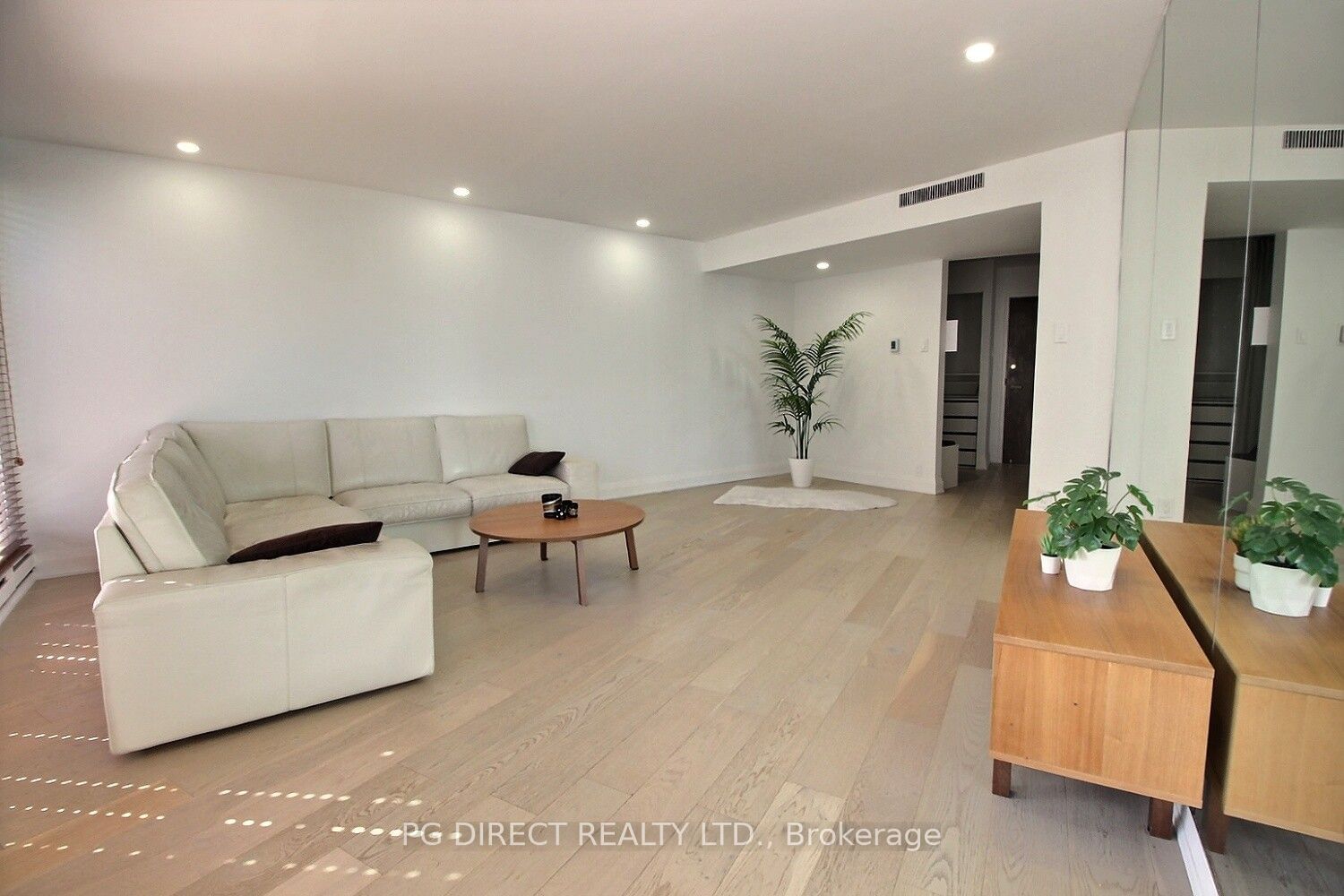 65 Harbour Sq, unit 3306 for sale - image #4