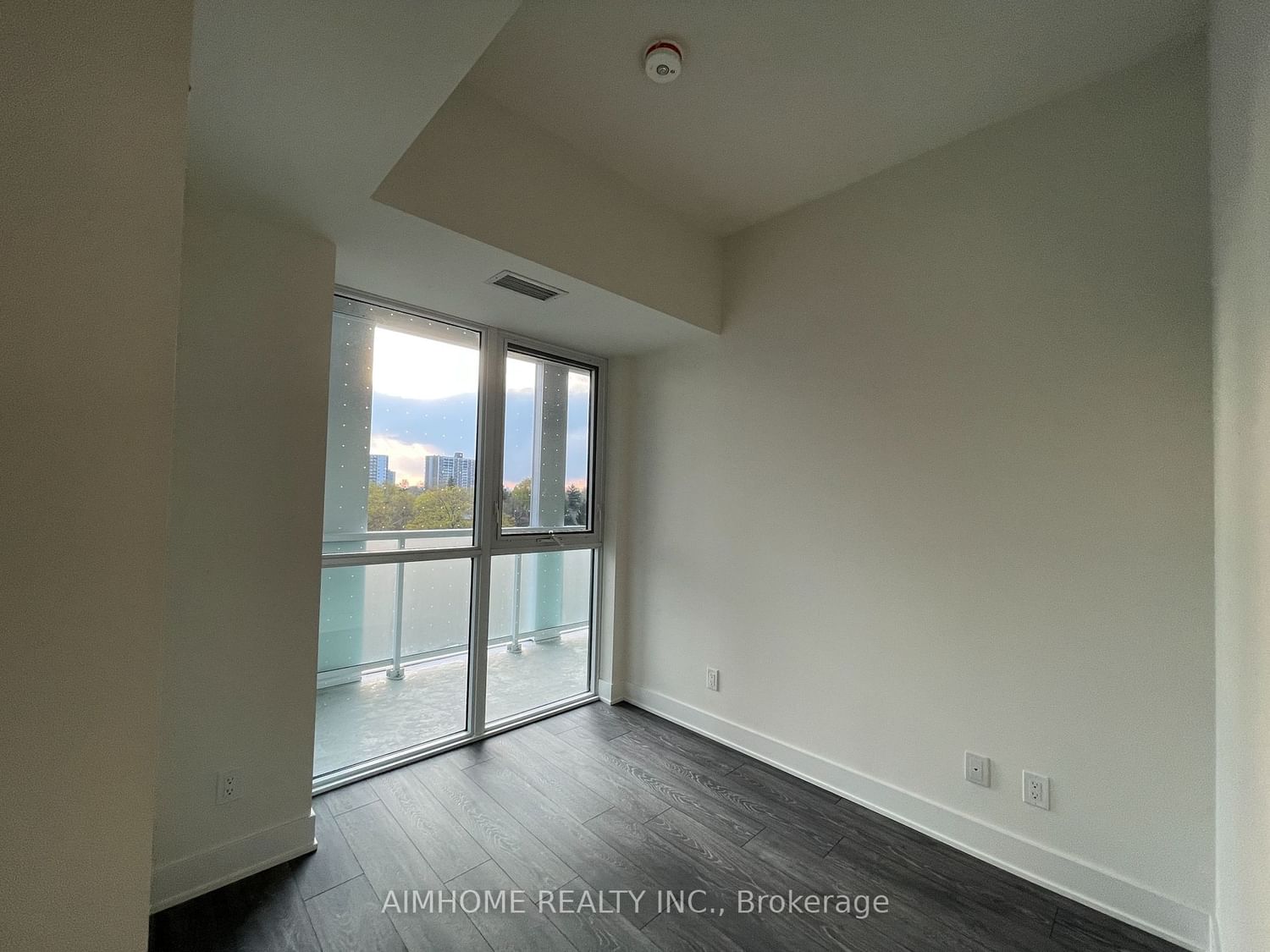 188 Fairview Mall Dr, unit 511 for rent - image #2