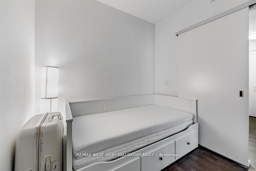 101 Charles St E, unit 619 for sale - image #16