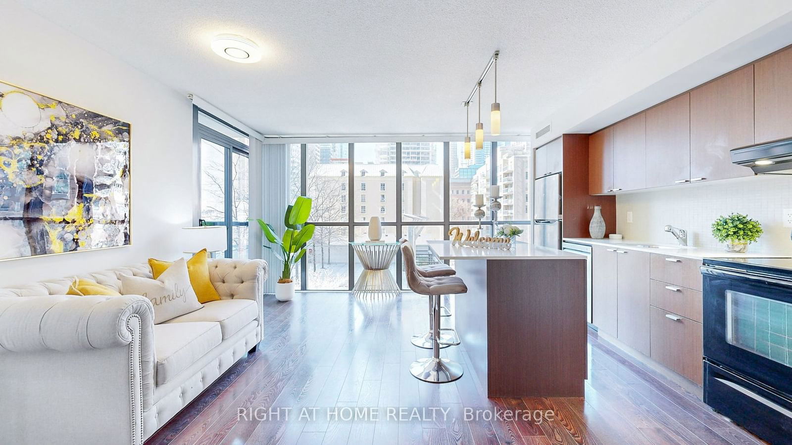 110 Charles St E, unit 406 for sale