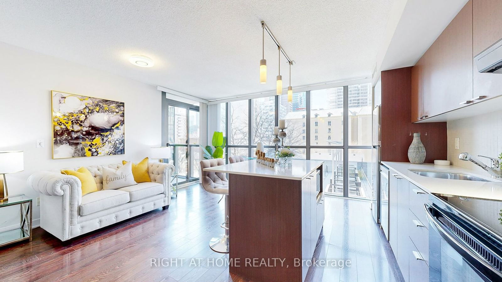 110 Charles St E, unit 406 for sale