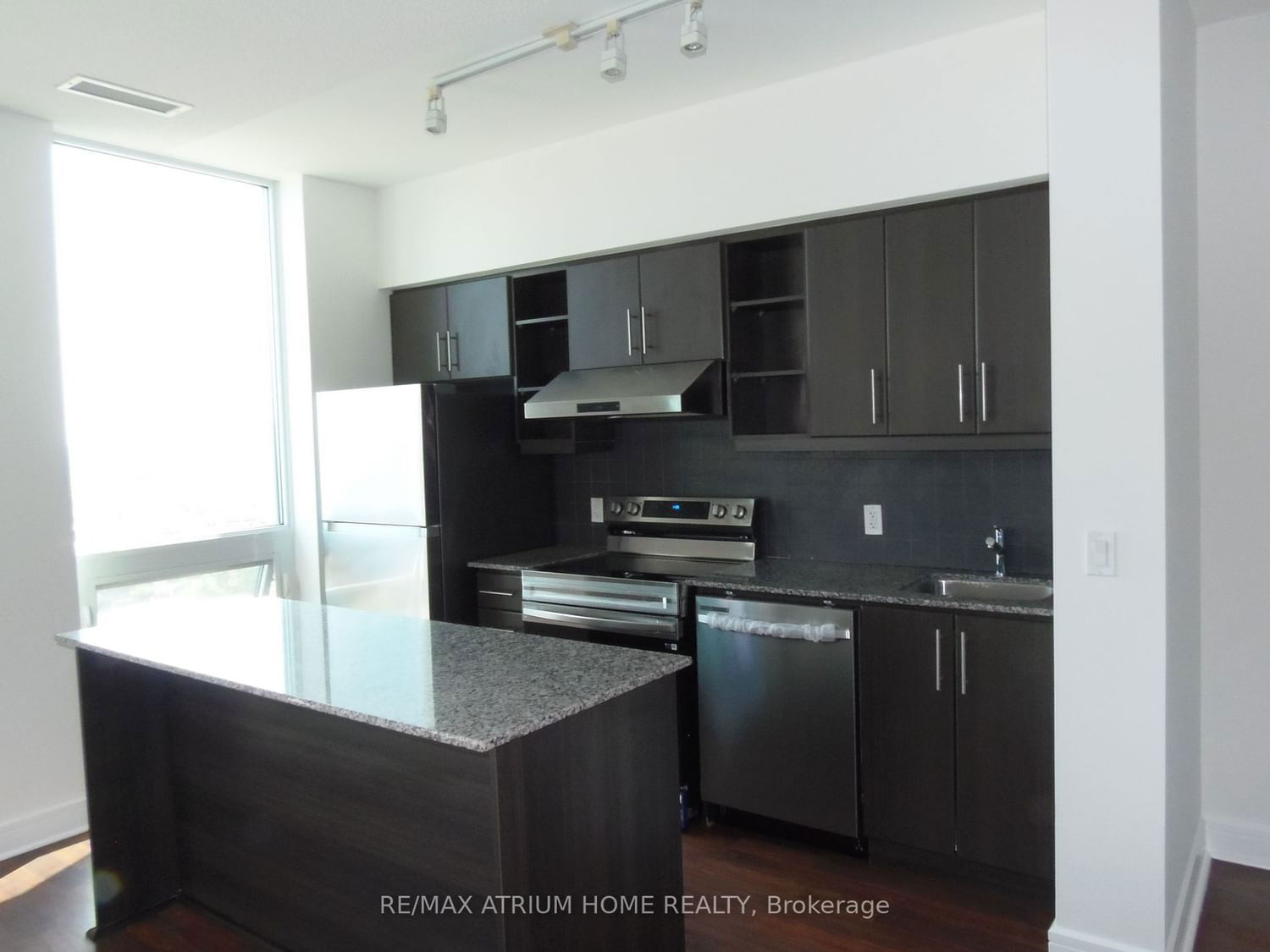 35 Brian Peck Cres, unit Ph09 for rent - image #4