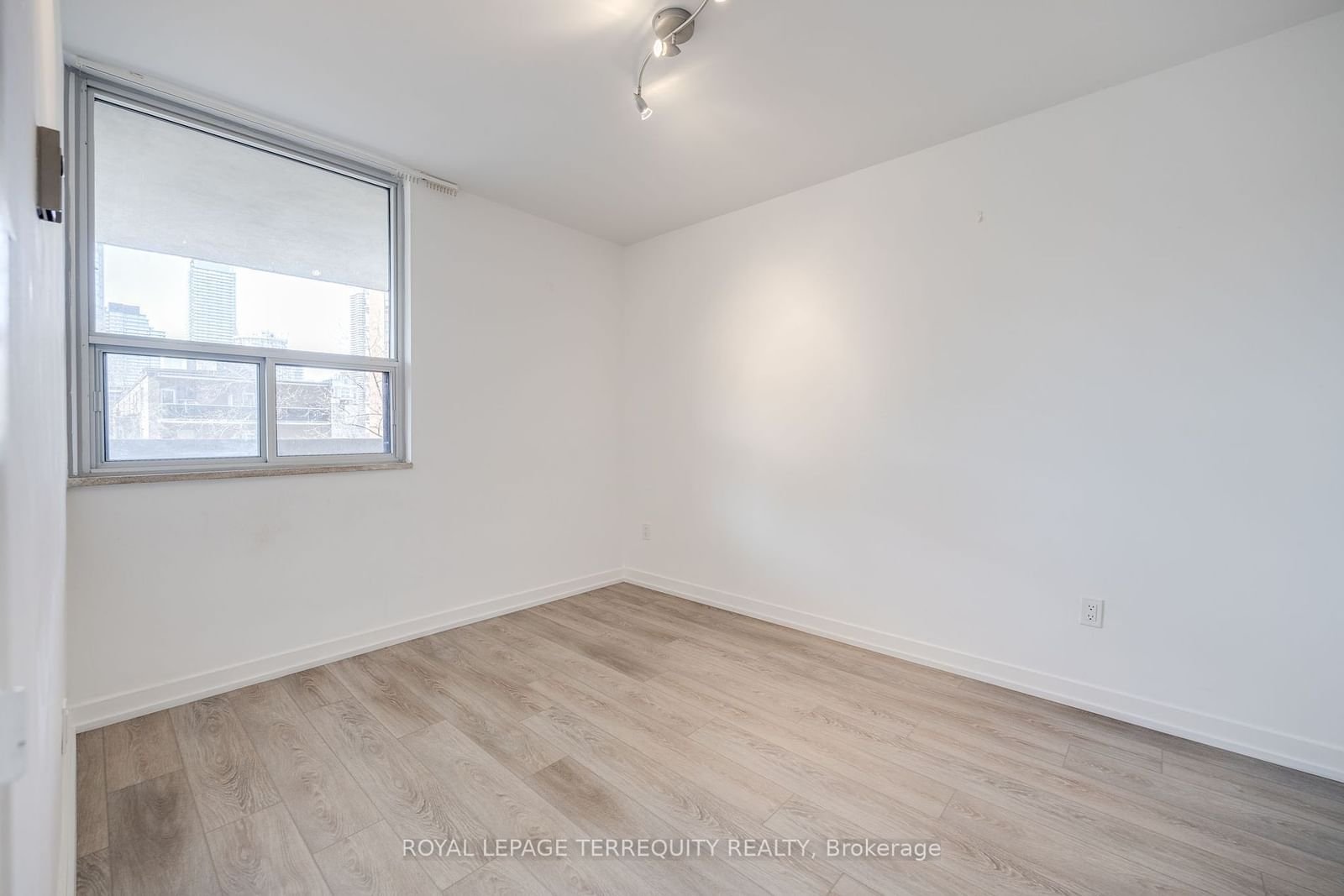 40 Homewood Ave, unit 709 for rent - image #13