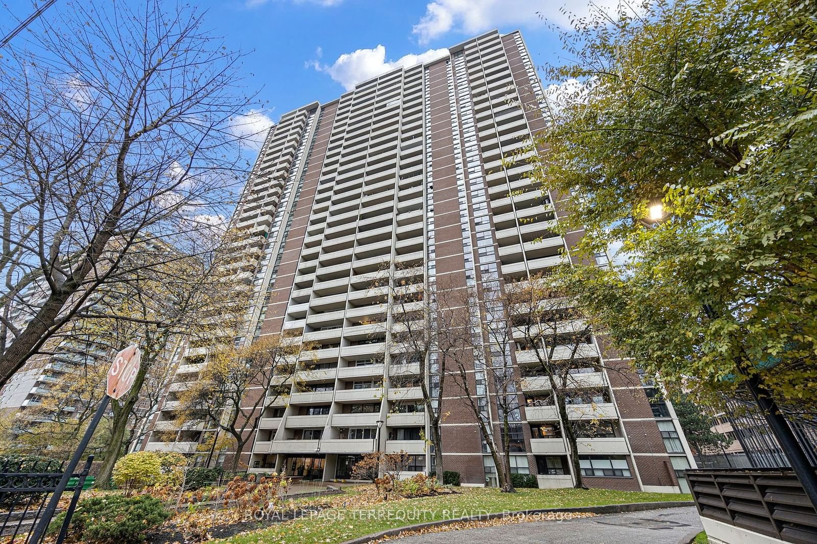 40 Homewood Ave, unit 709 for rent - image #2