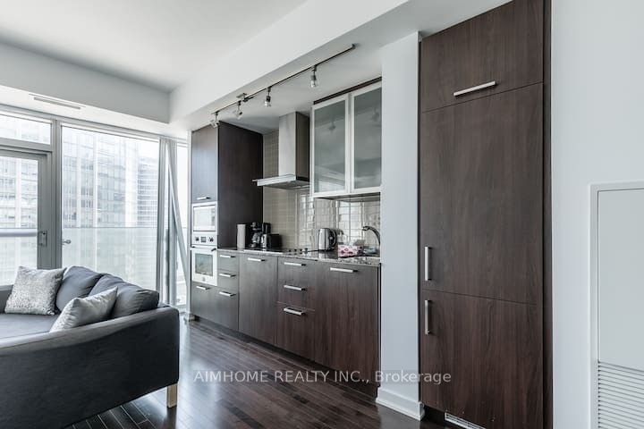 14 York St, unit 2004 for sale - image #5