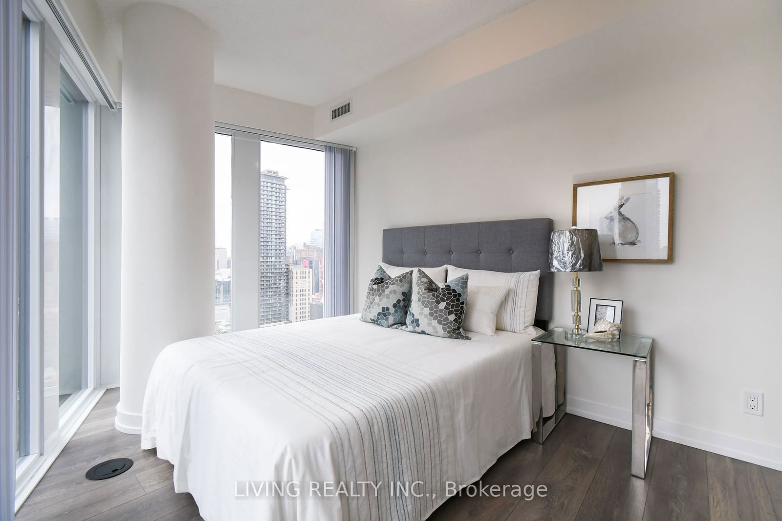 60 Shuter St, unit 2506 for sale