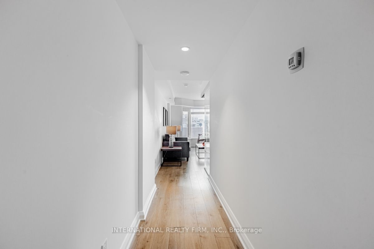 155 Yorkville Ave, unit 820 for sale - image #2