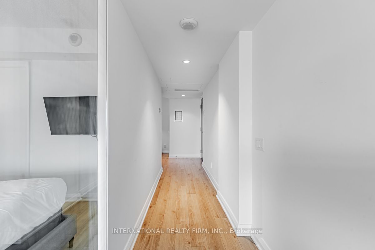 155 Yorkville Ave, unit 820 for sale - image #3