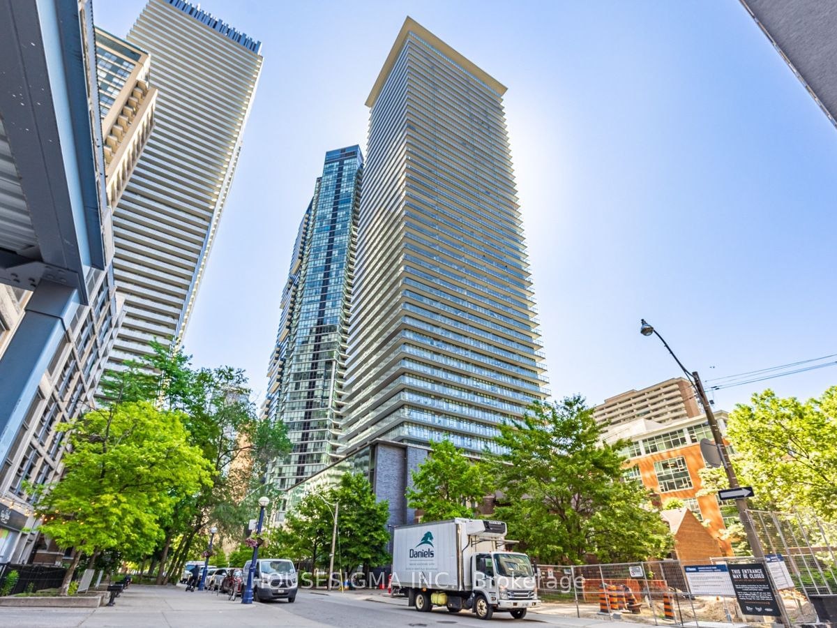 33 Charles St E, unit 2106 for rent