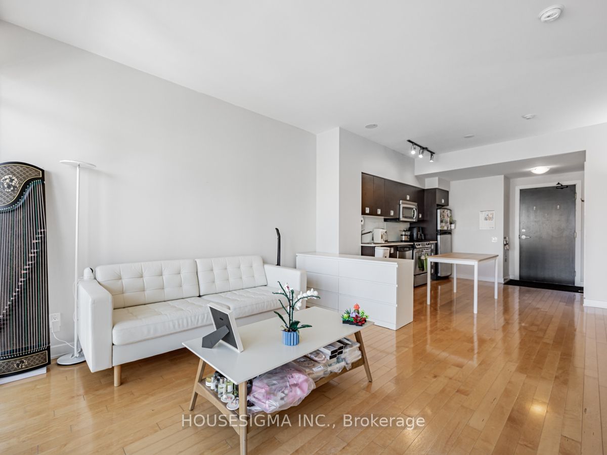 33 Charles St E, unit 2106 for rent