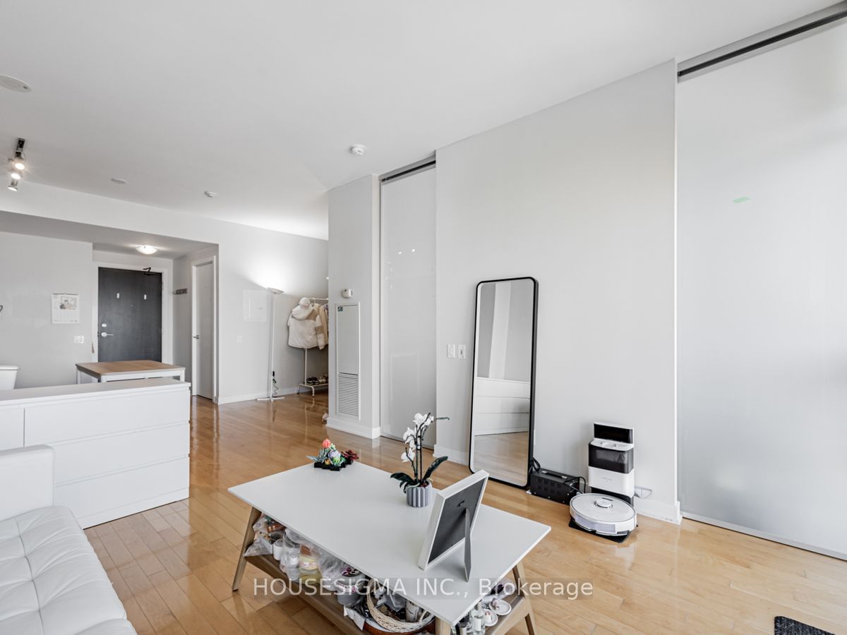 33 Charles St E, unit 2106 for rent