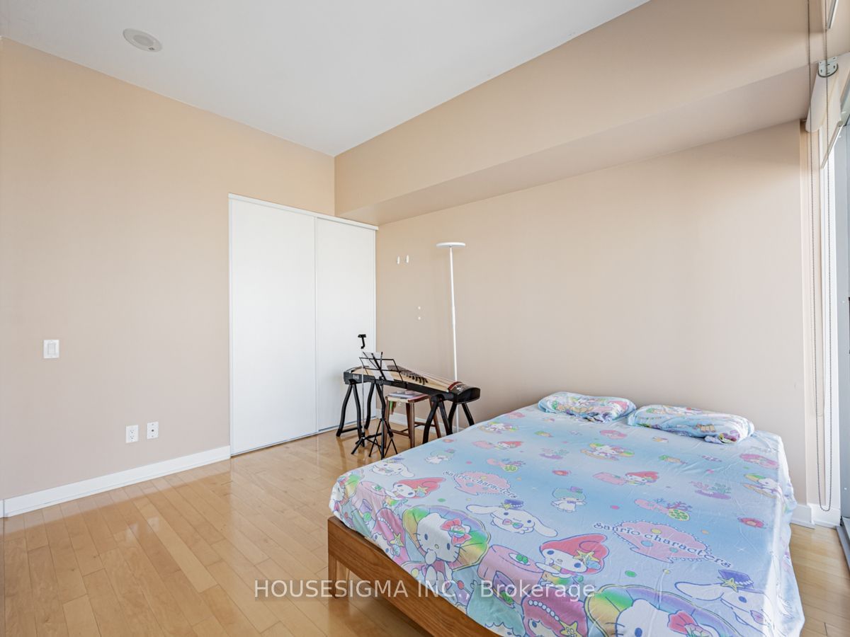 33 Charles St E, unit 2106 for rent