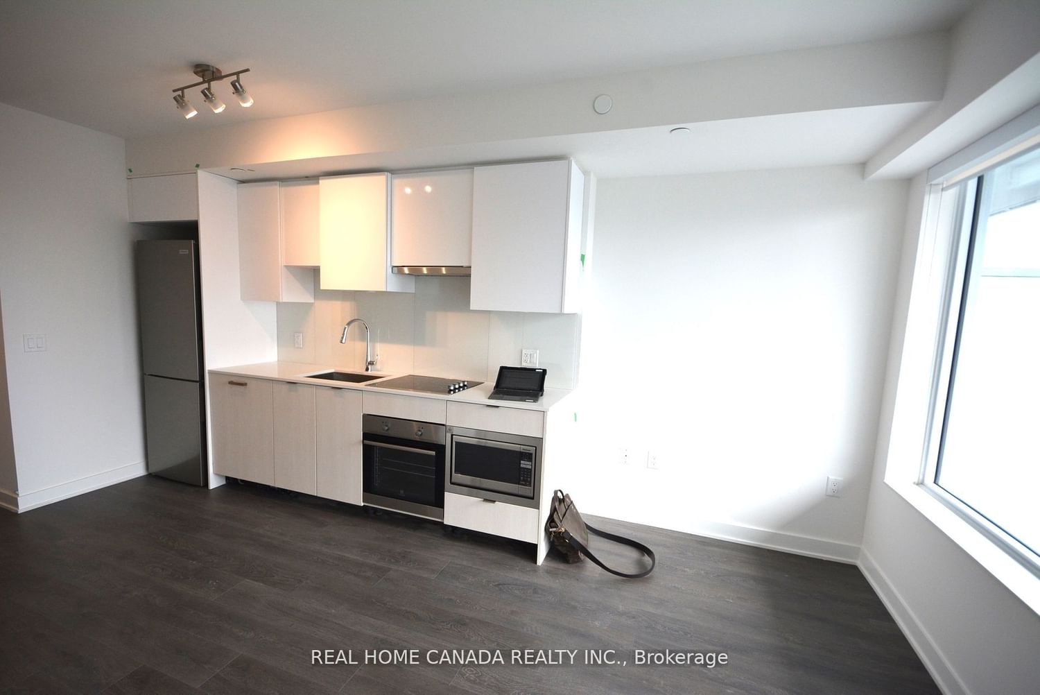 195 Redpath Ave, unit 3609 for rent