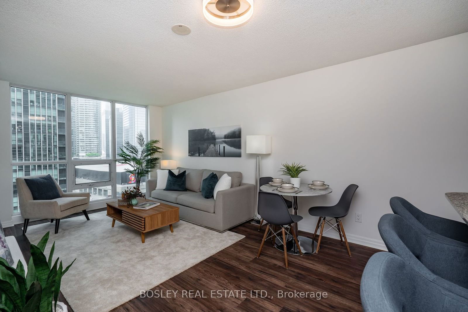 16 Yonge St, unit 1512 for sale - image #2