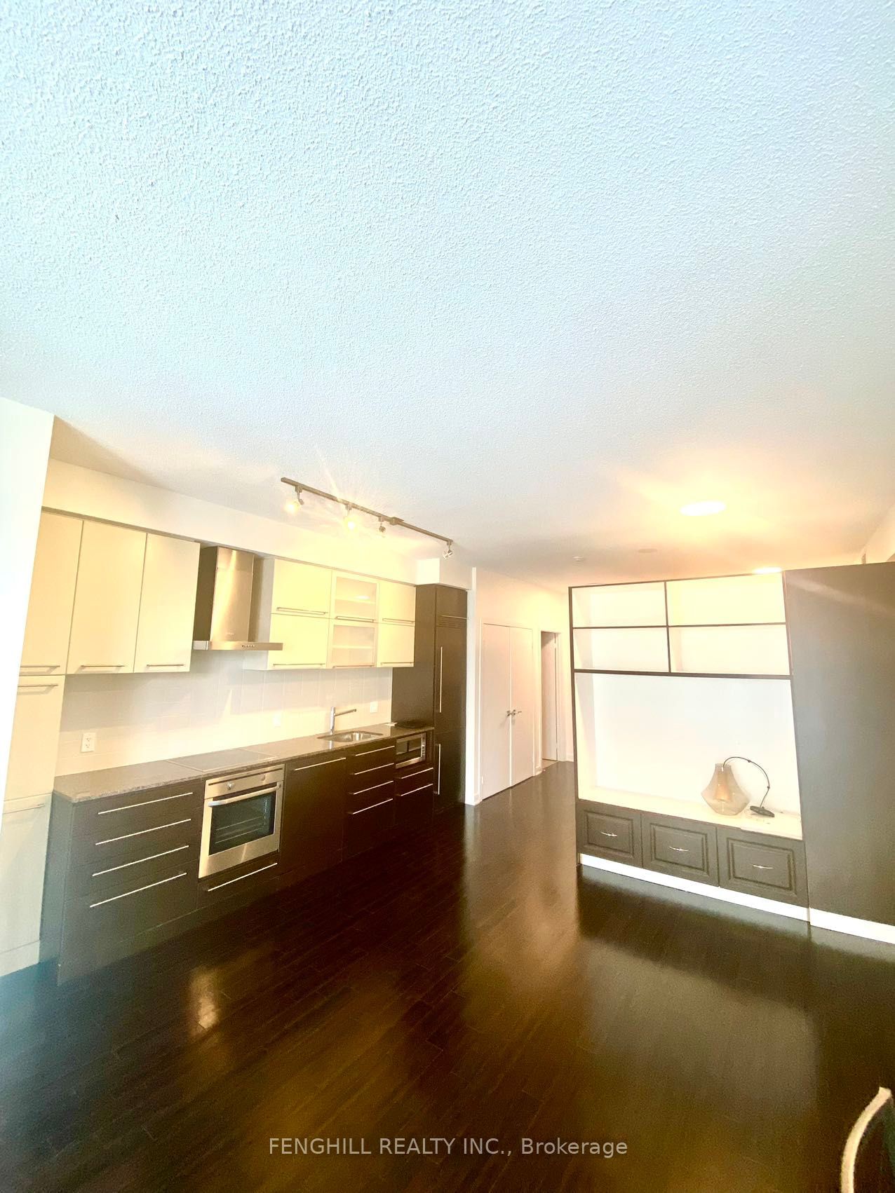 770 Bay St, unit 813 for rent