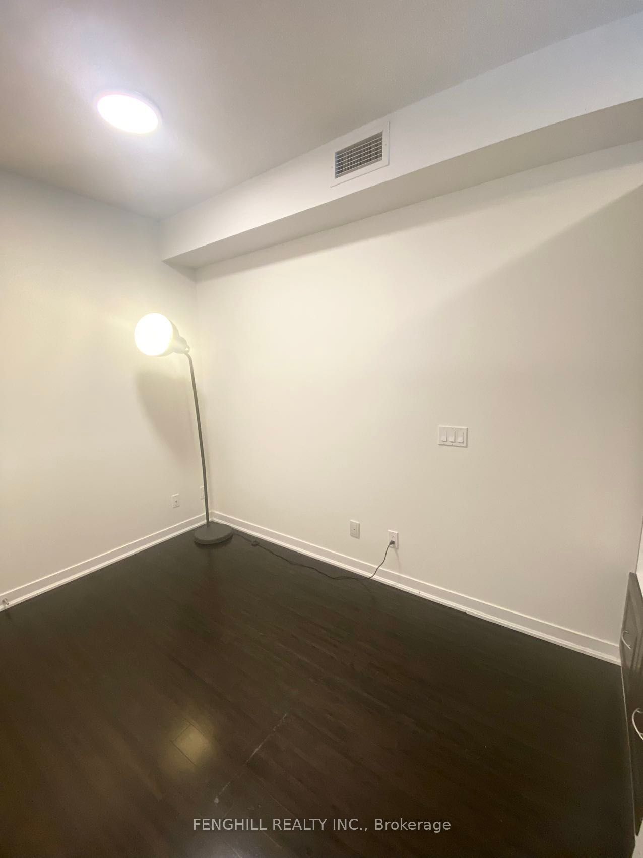 770 Bay St, unit 813 for rent