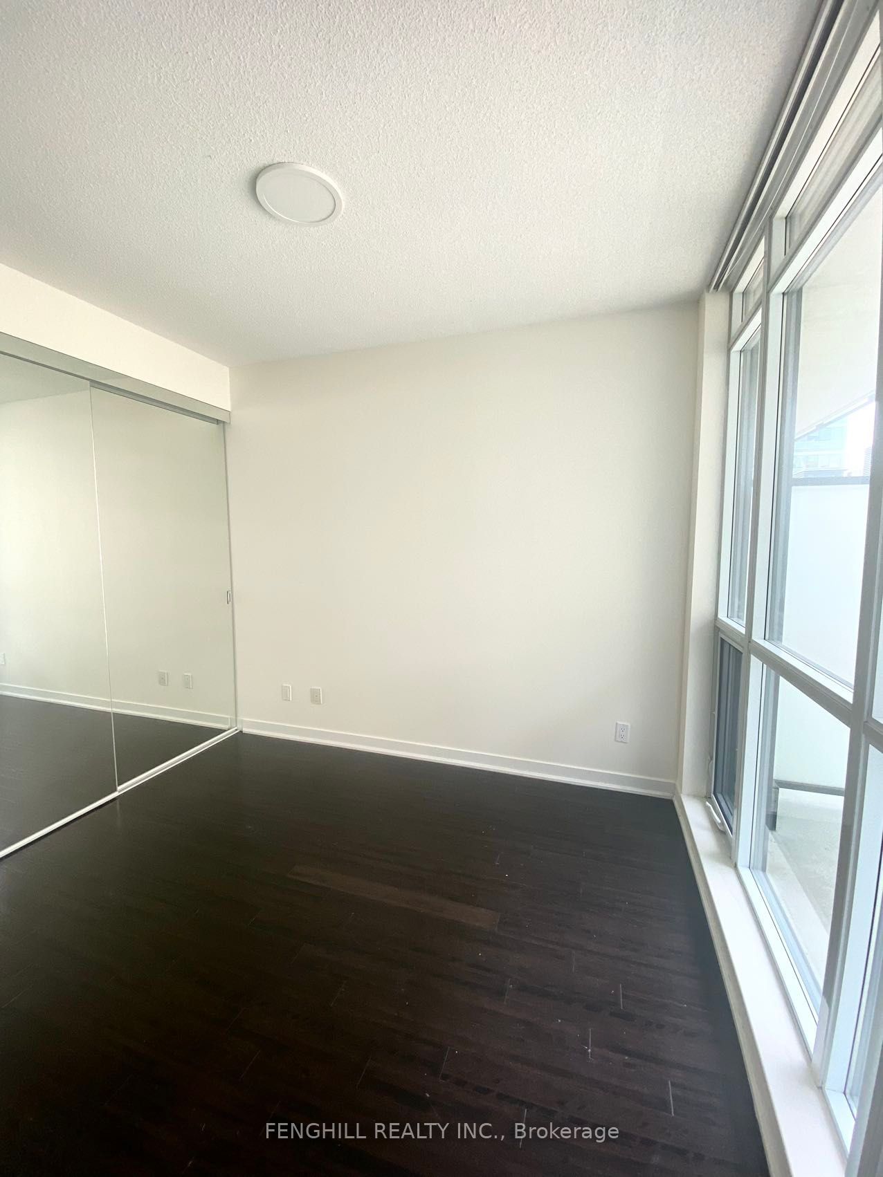 770 Bay St, unit 813 for rent