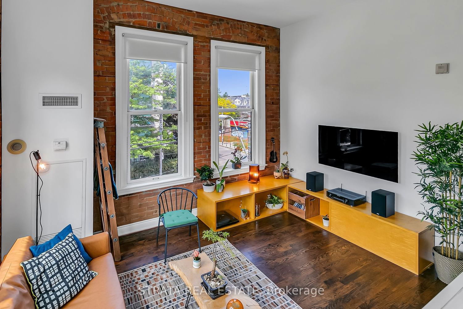 915 King St W, unit 306 for sale