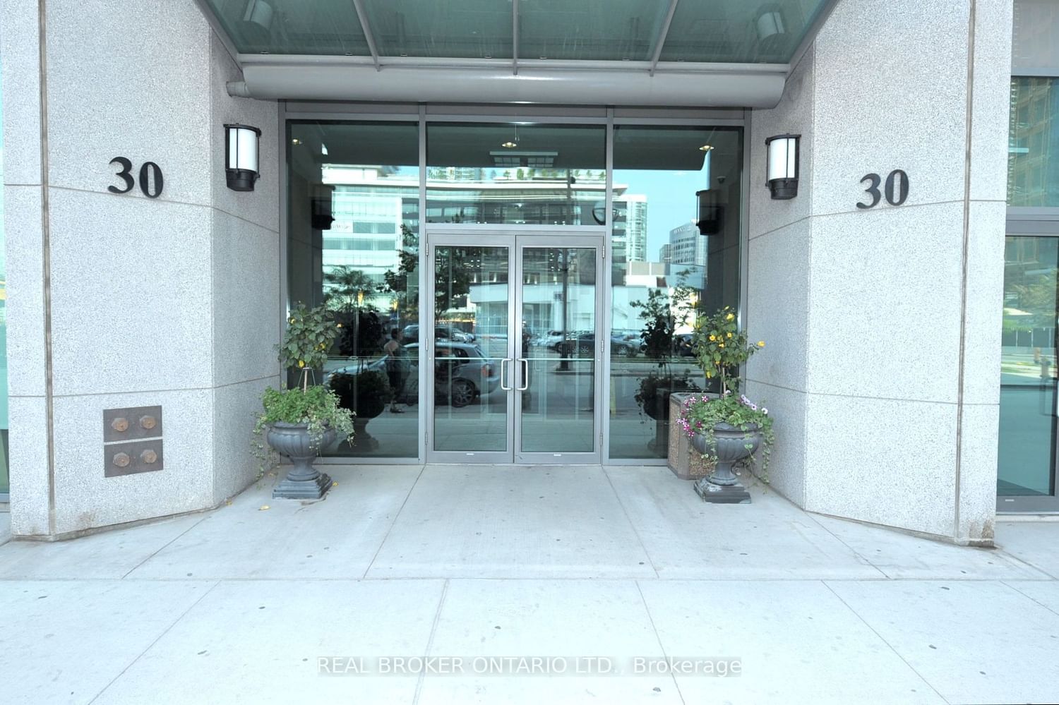 30 Grand Trunk Cres, unit 509 for sale