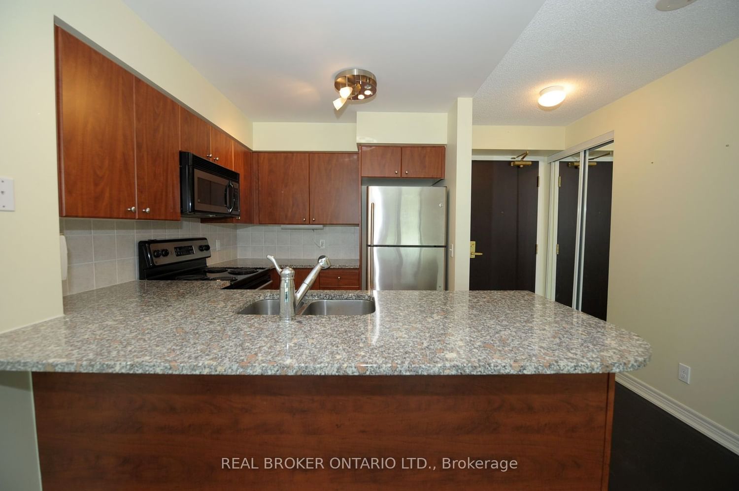 30 Grand Trunk Cres, unit 509 for sale - image #2