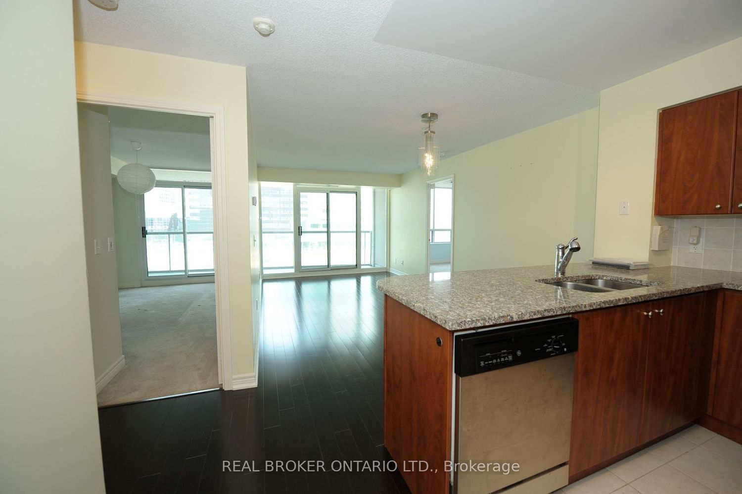 30 Grand Trunk Cres, unit 509 for sale - image #4