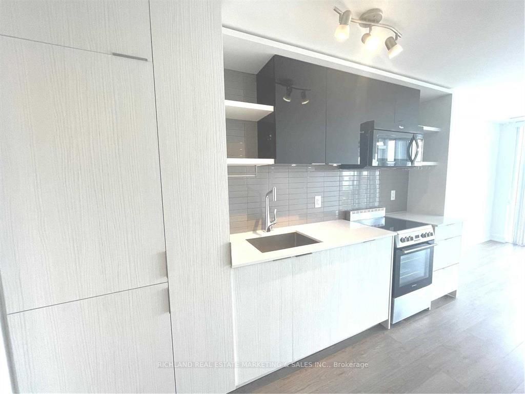 6 Parkwood Ave, unit 405 for rent - image #7