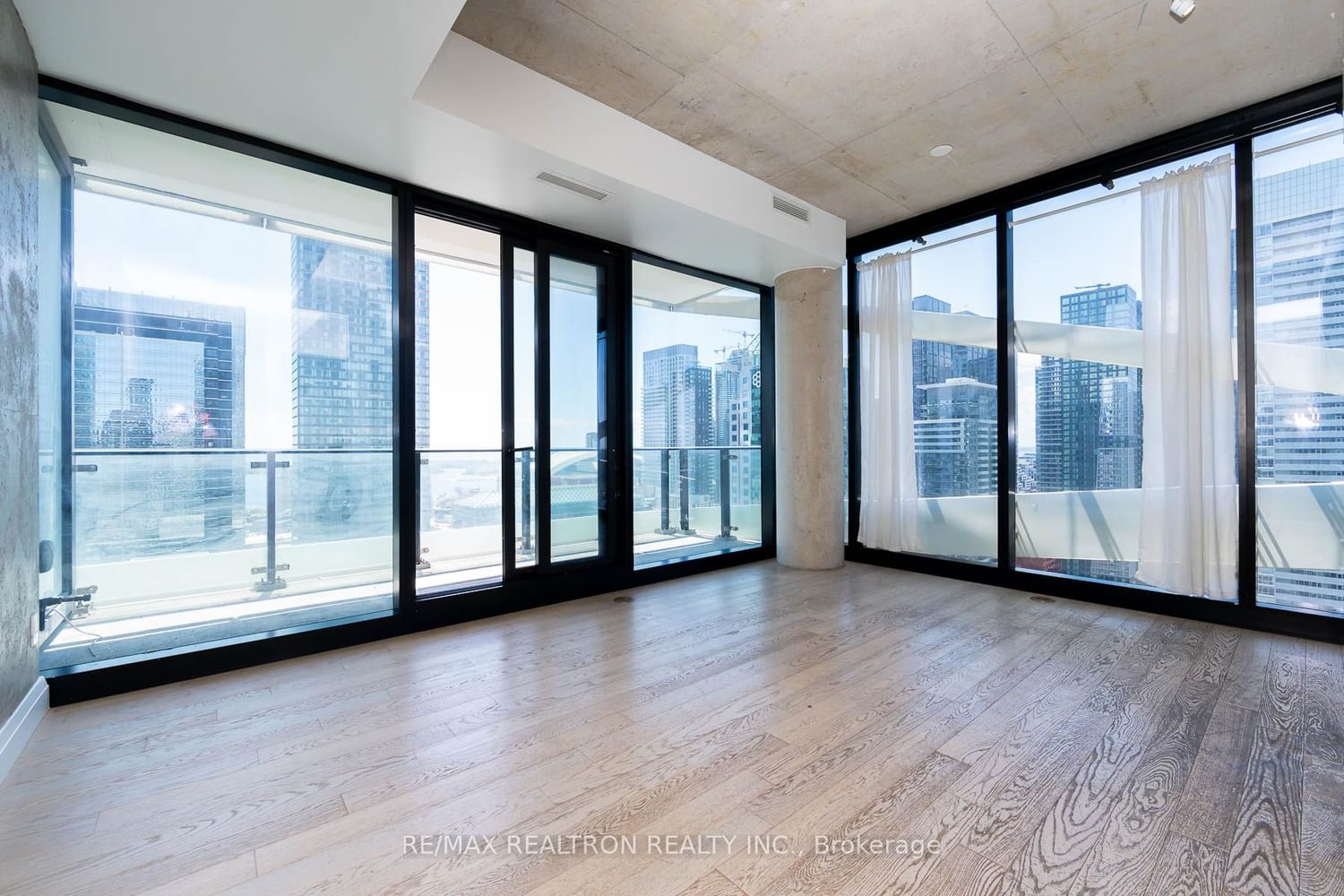 224 King St W, unit 2606 for sale - image #3