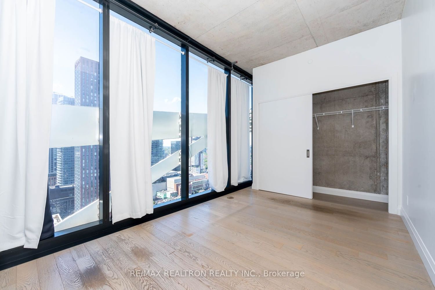 224 King St W, unit 2606 for sale - image #9