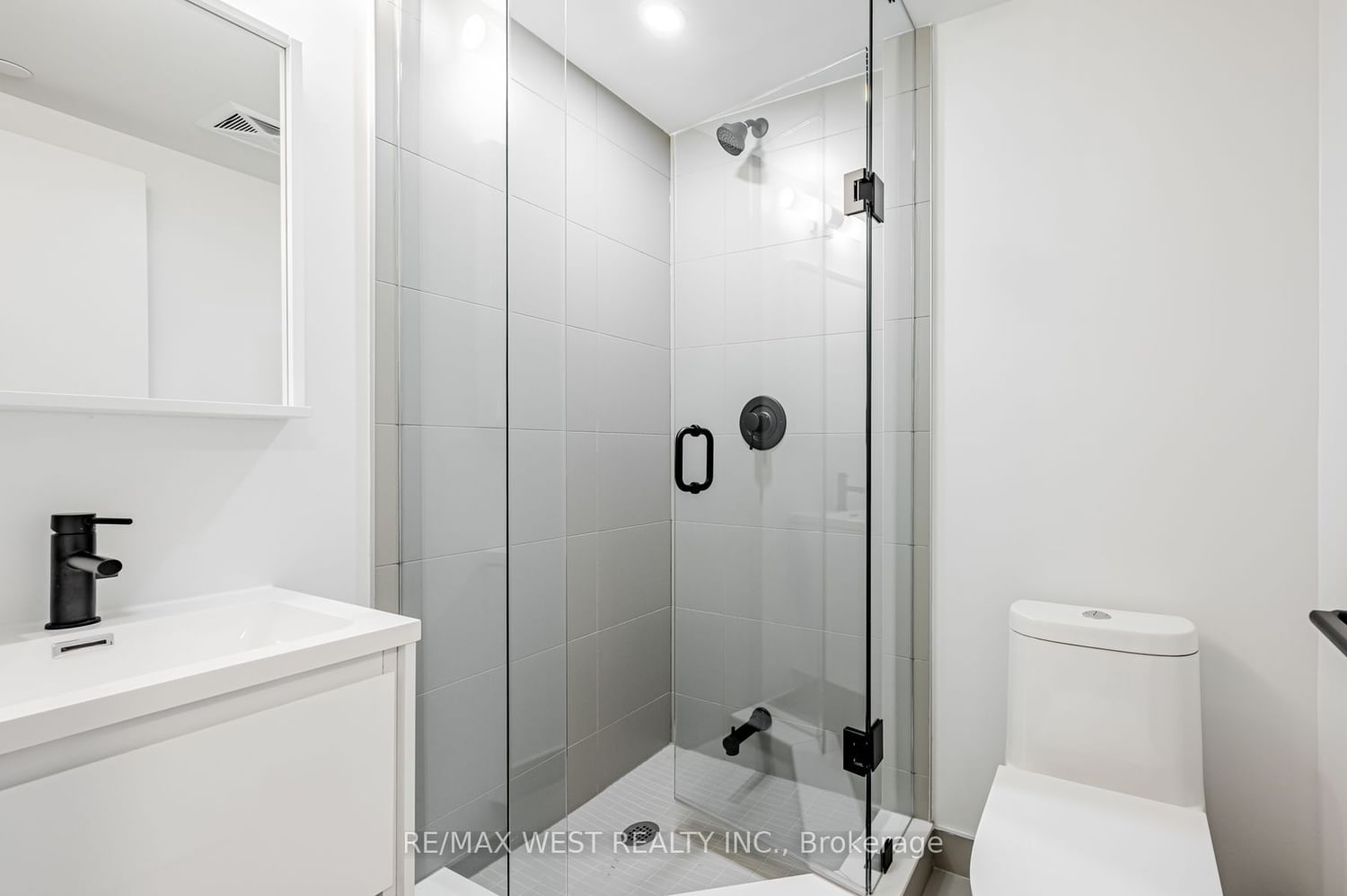 2 Augusta Ave, unit 311 for sale - image #5