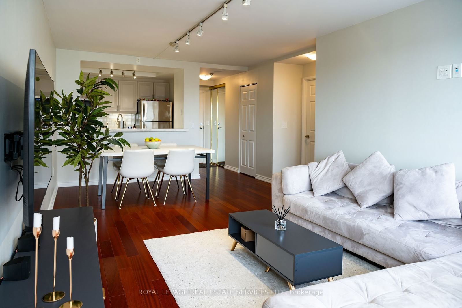 7 Concorde Pl, unit 212 for sale - image #5