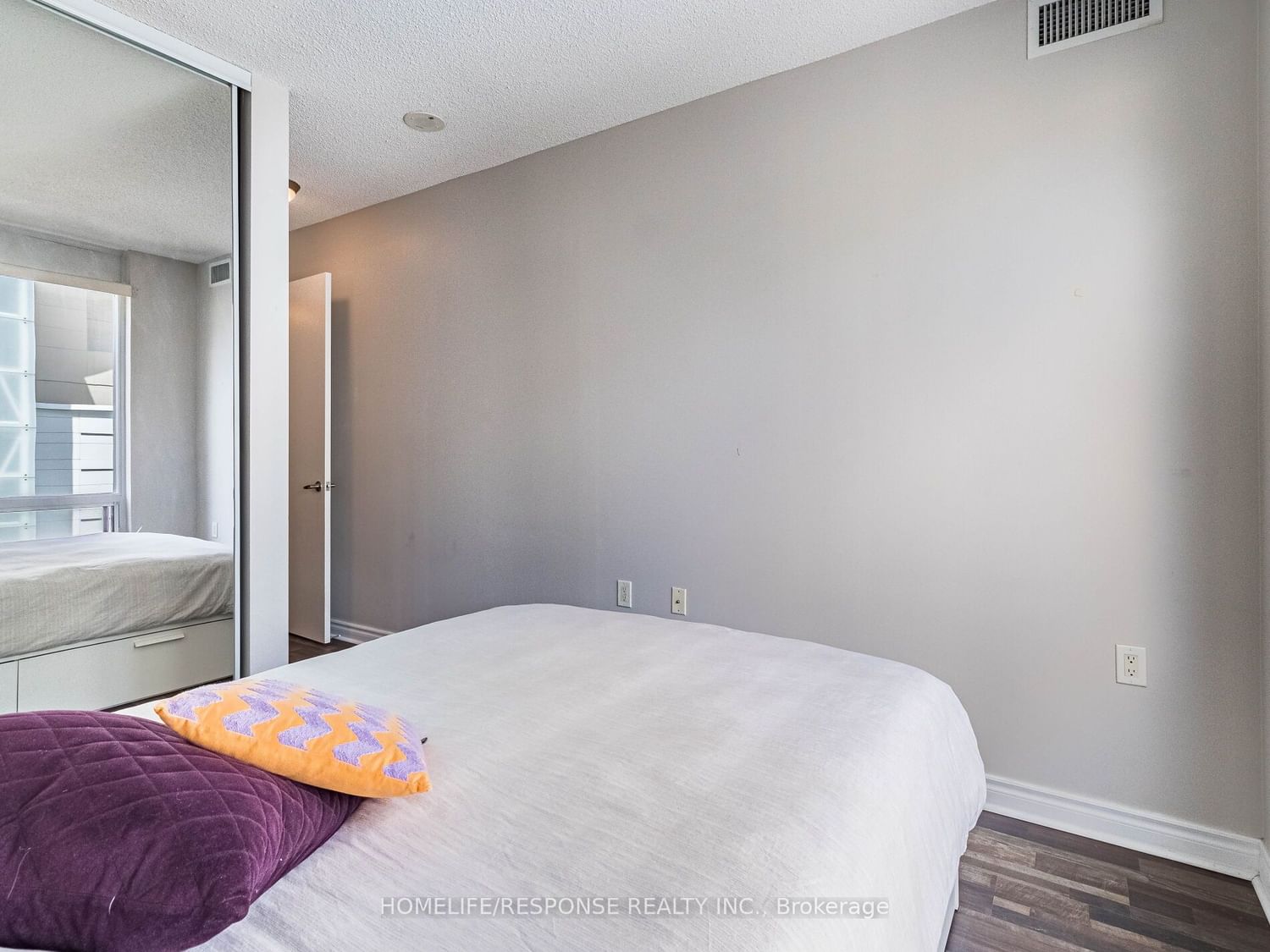 85 BLOOR St E, unit 802 for sale - image #23