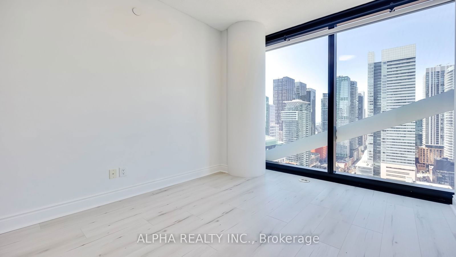 224 King St W, unit 2506 for sale