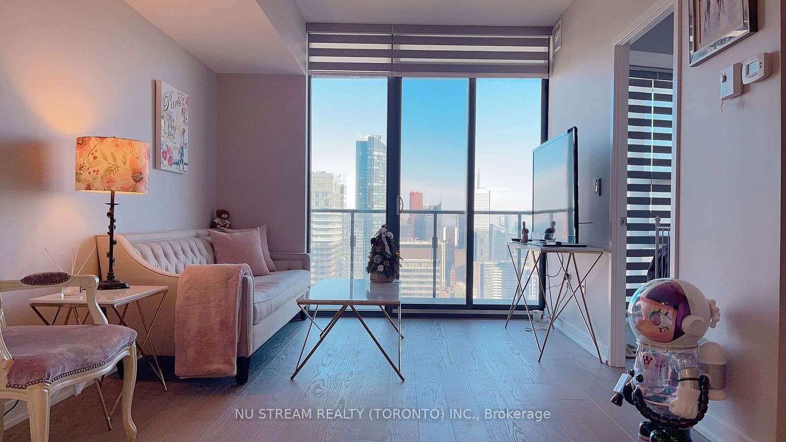 11 Wellesley St W, unit 5704 for sale - image #3