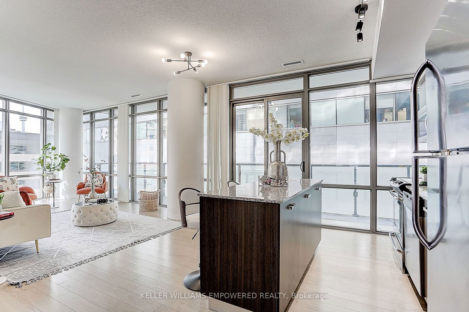 832 Bay St, unit 710 for sale