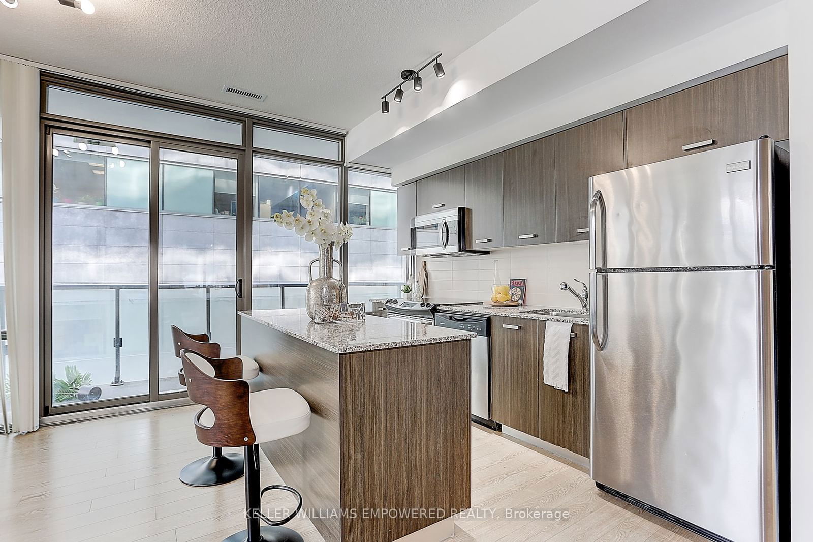 832 Bay St, unit 710 for sale - image #12