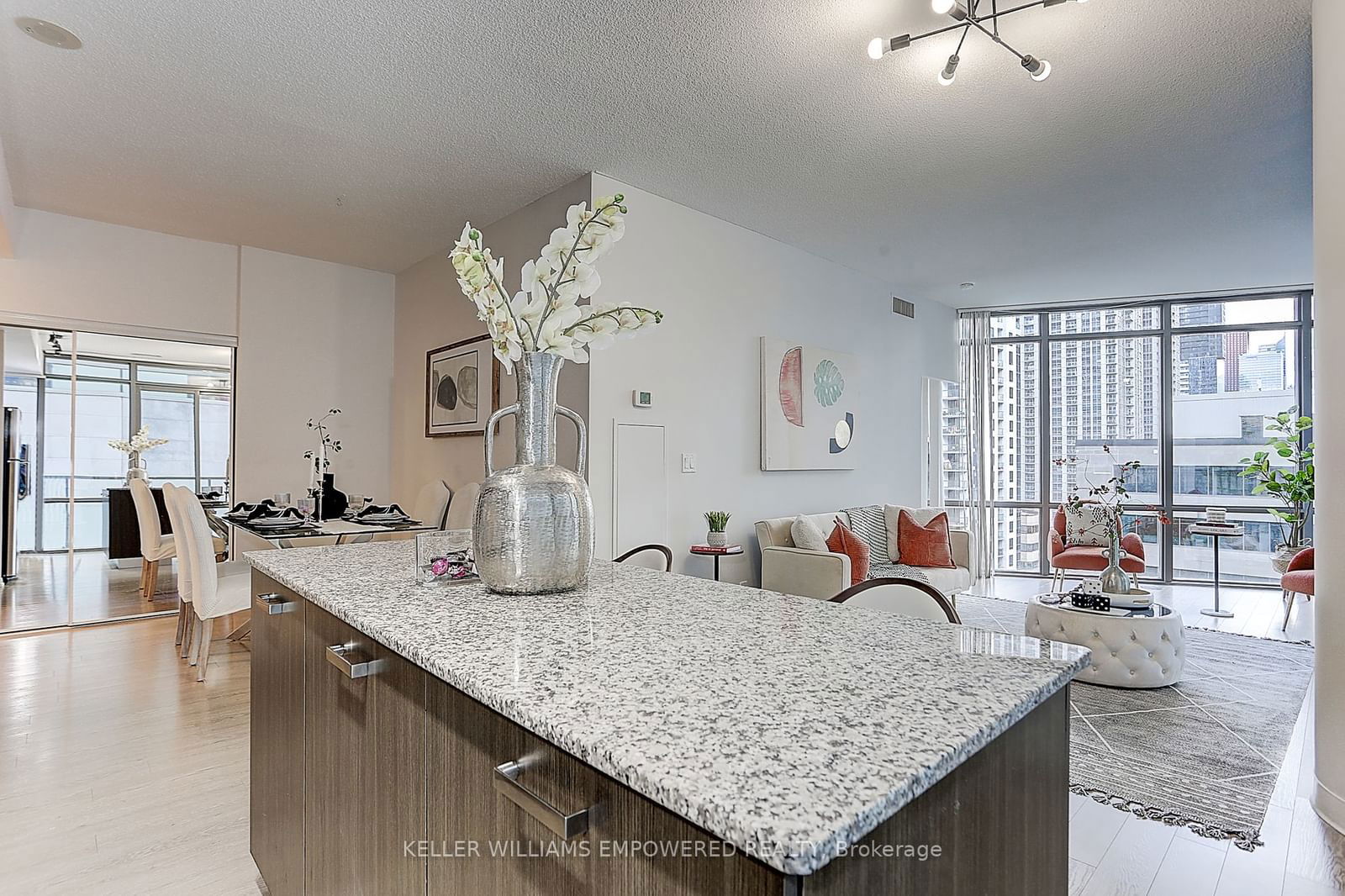 832 Bay St, unit 710 for sale - image #17