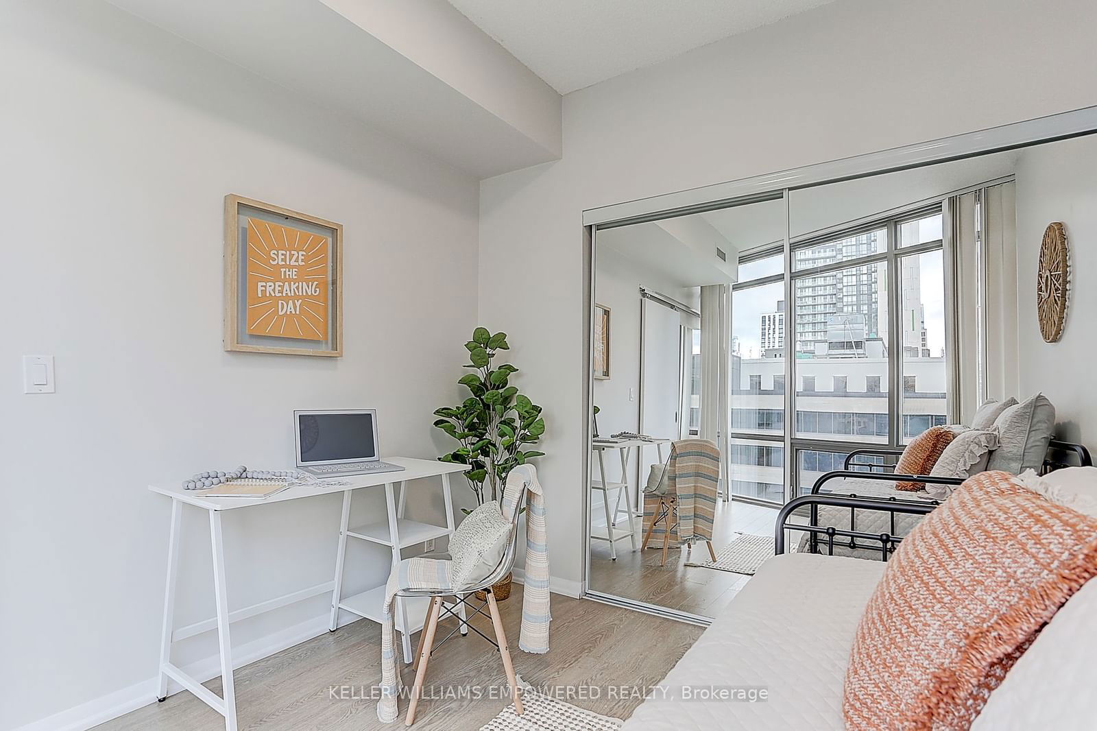 832 Bay St, unit 710 for sale - image #29