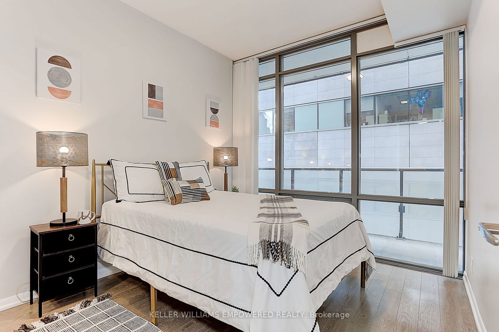 832 Bay St, unit 710 for sale - image #32