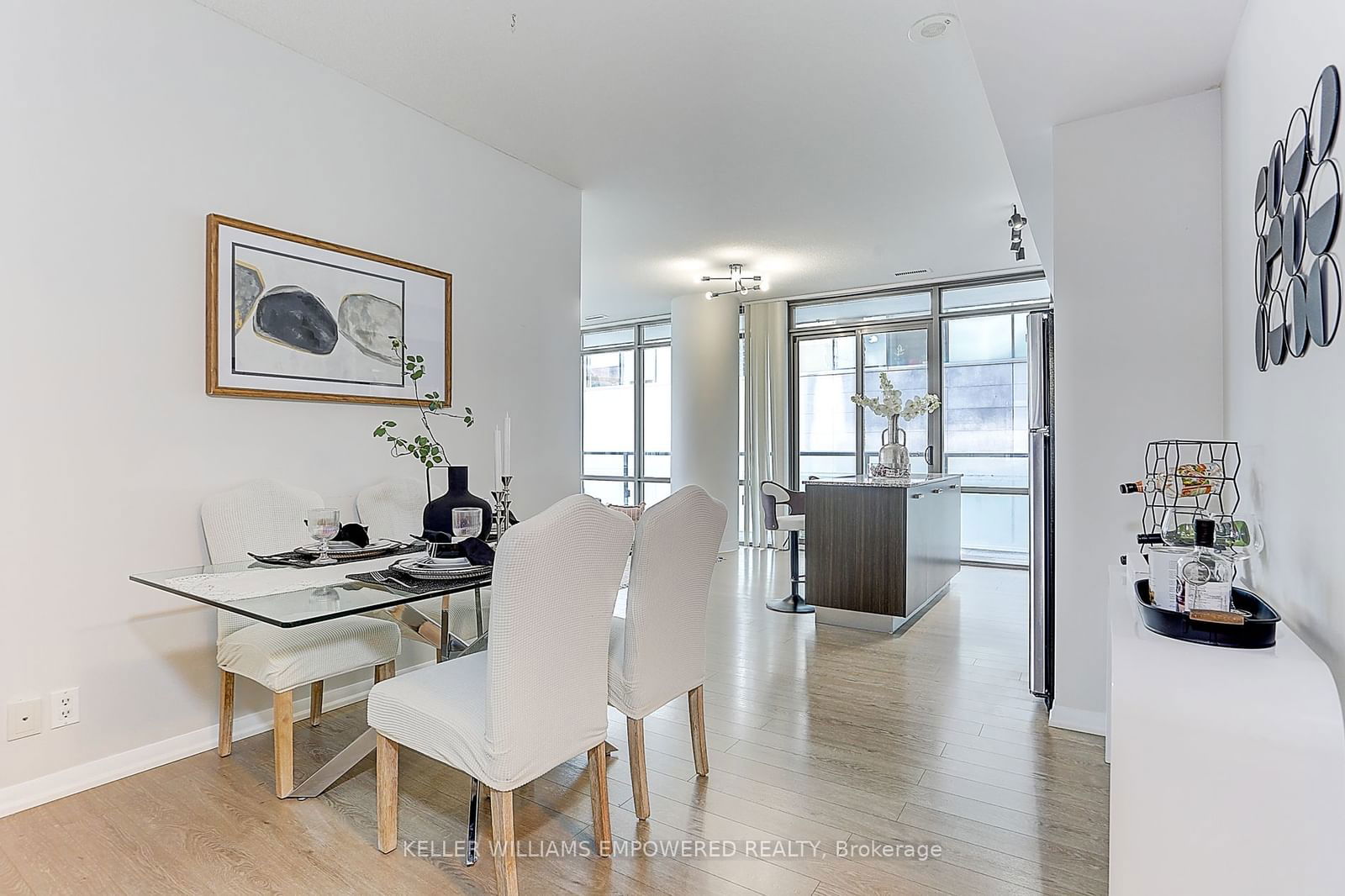 832 Bay St, unit 710 for sale - image #7