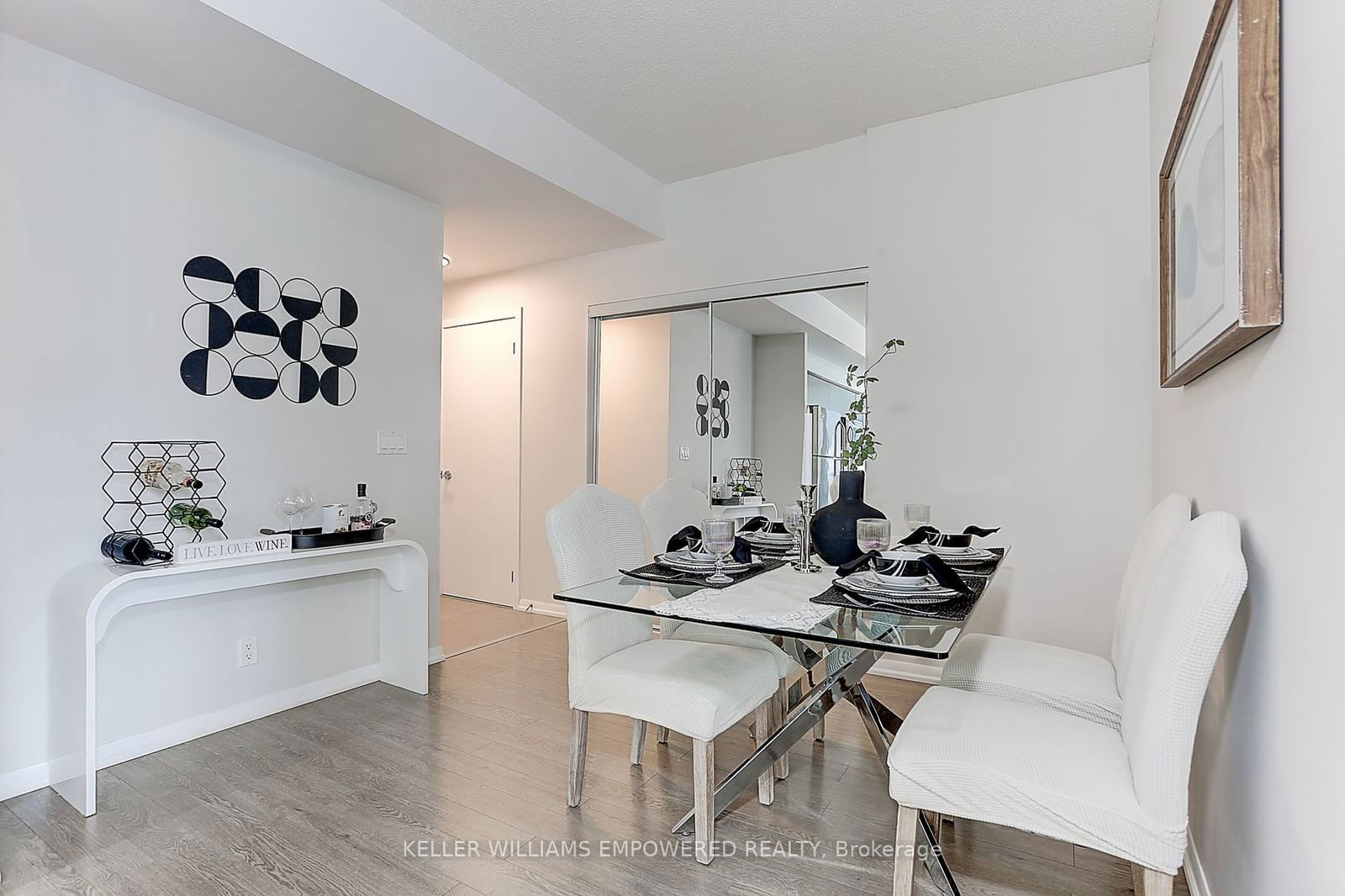 832 Bay St, unit 710 for sale - image #8