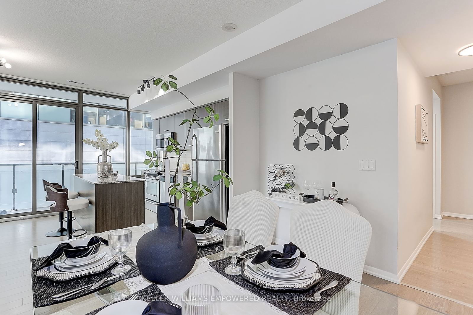 832 Bay St, unit 710 for sale - image #9